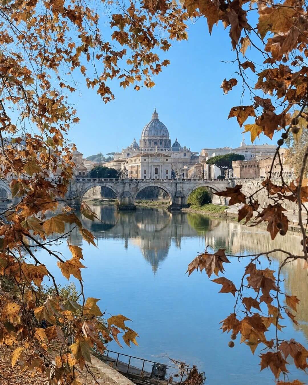 Basilique Saint-Pierre et le Tibre en automne