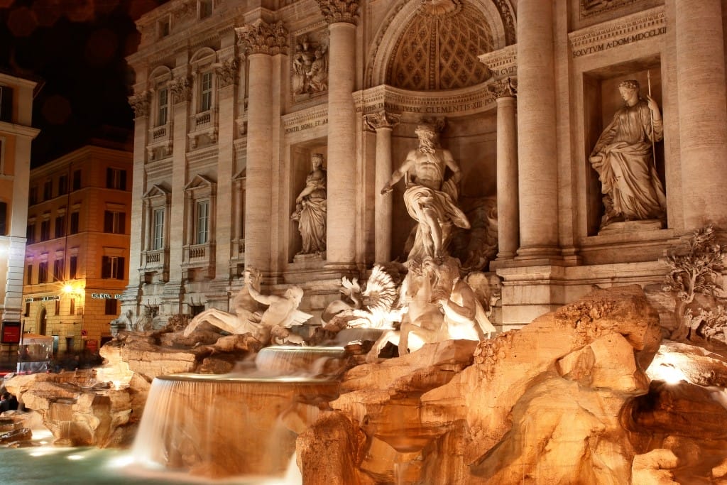 fontaine trevi nuit rome janvier