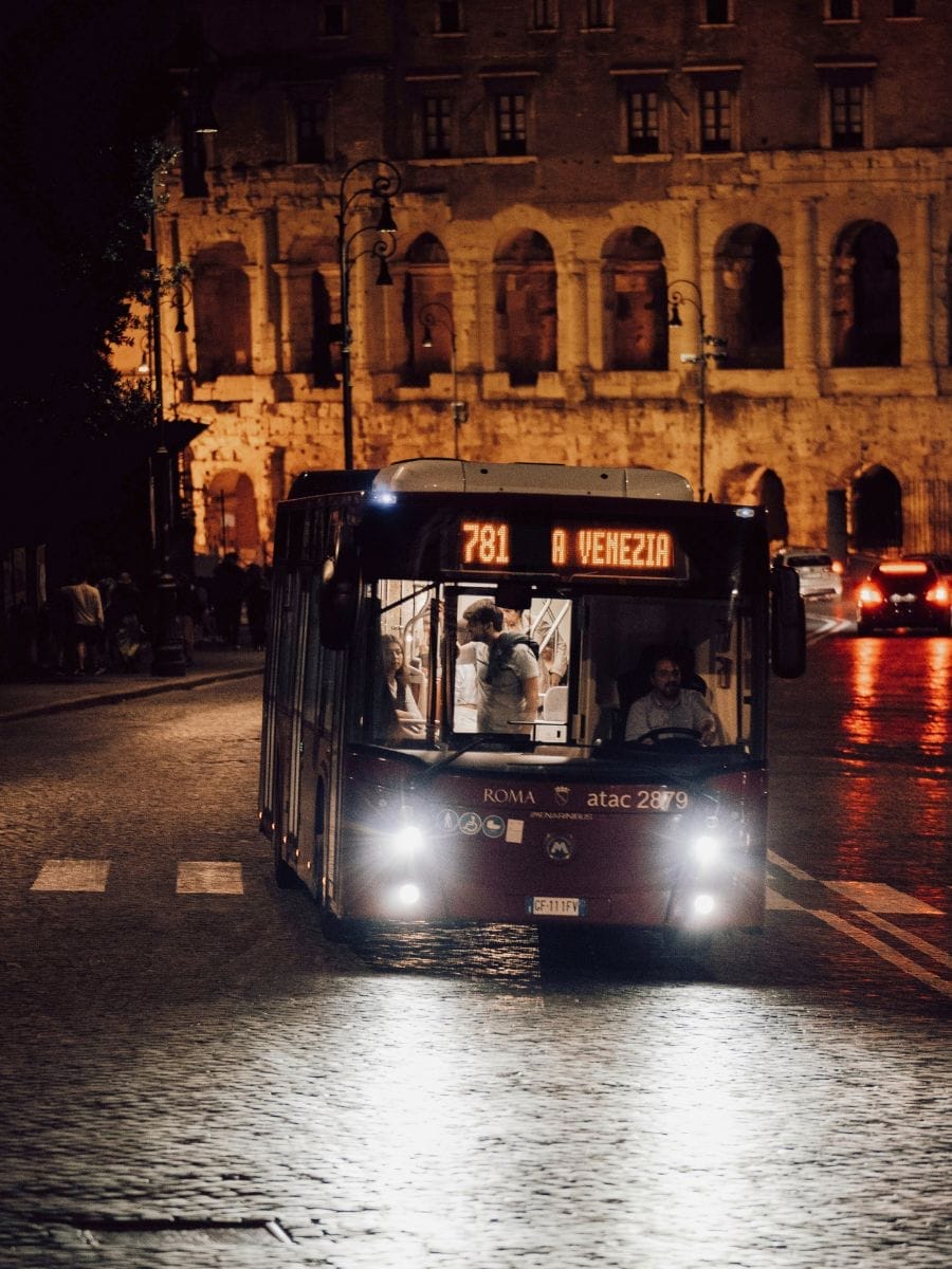 Transports nocturnes à Rome