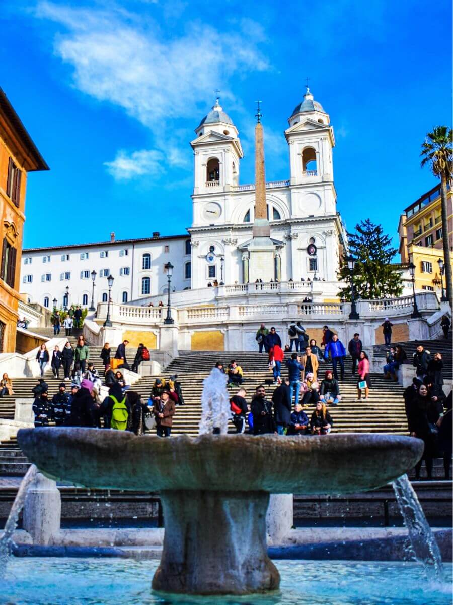 Fontaine Barcaccia – Piazza di Spagna