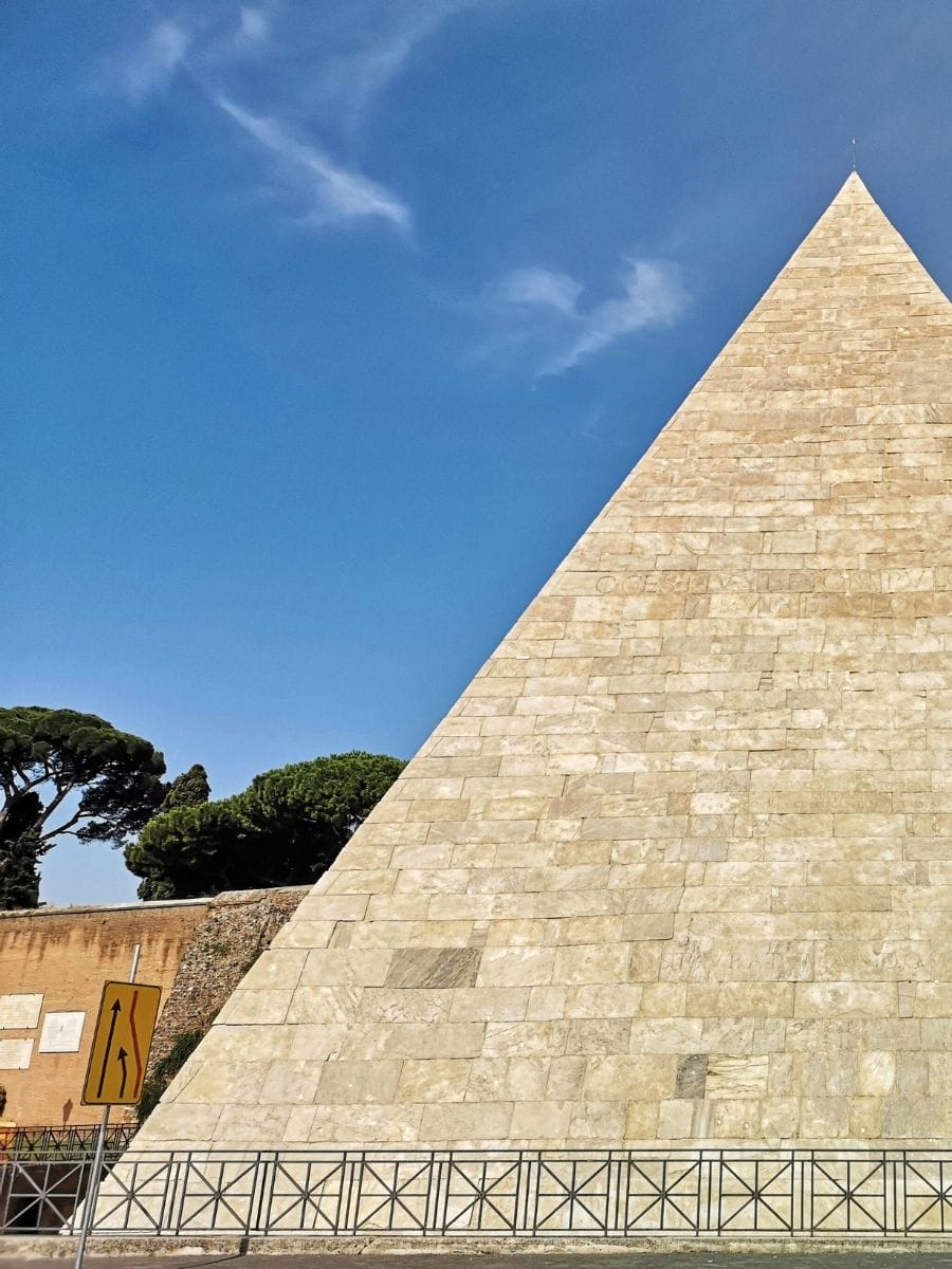 histoire la pyramide de Caius Cestius