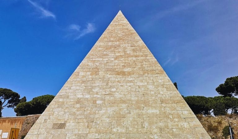 pyramide de Cestius rome