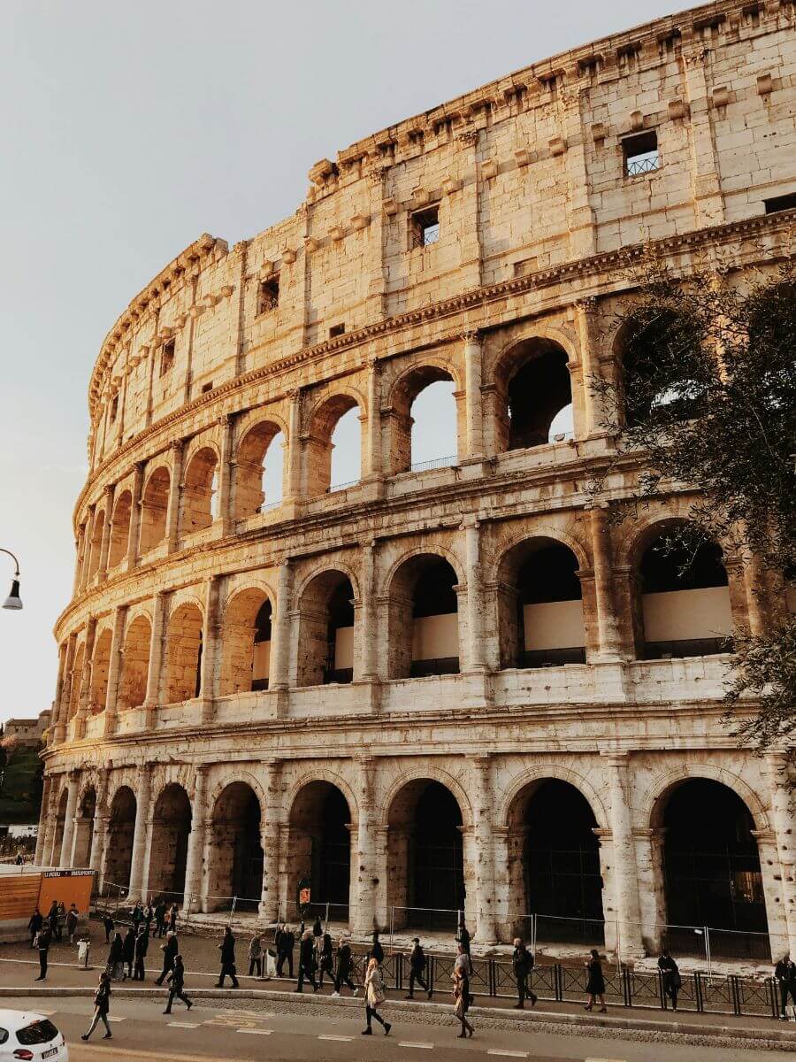 Quels grands auteurs ont appelé Rome la Ville éternelle