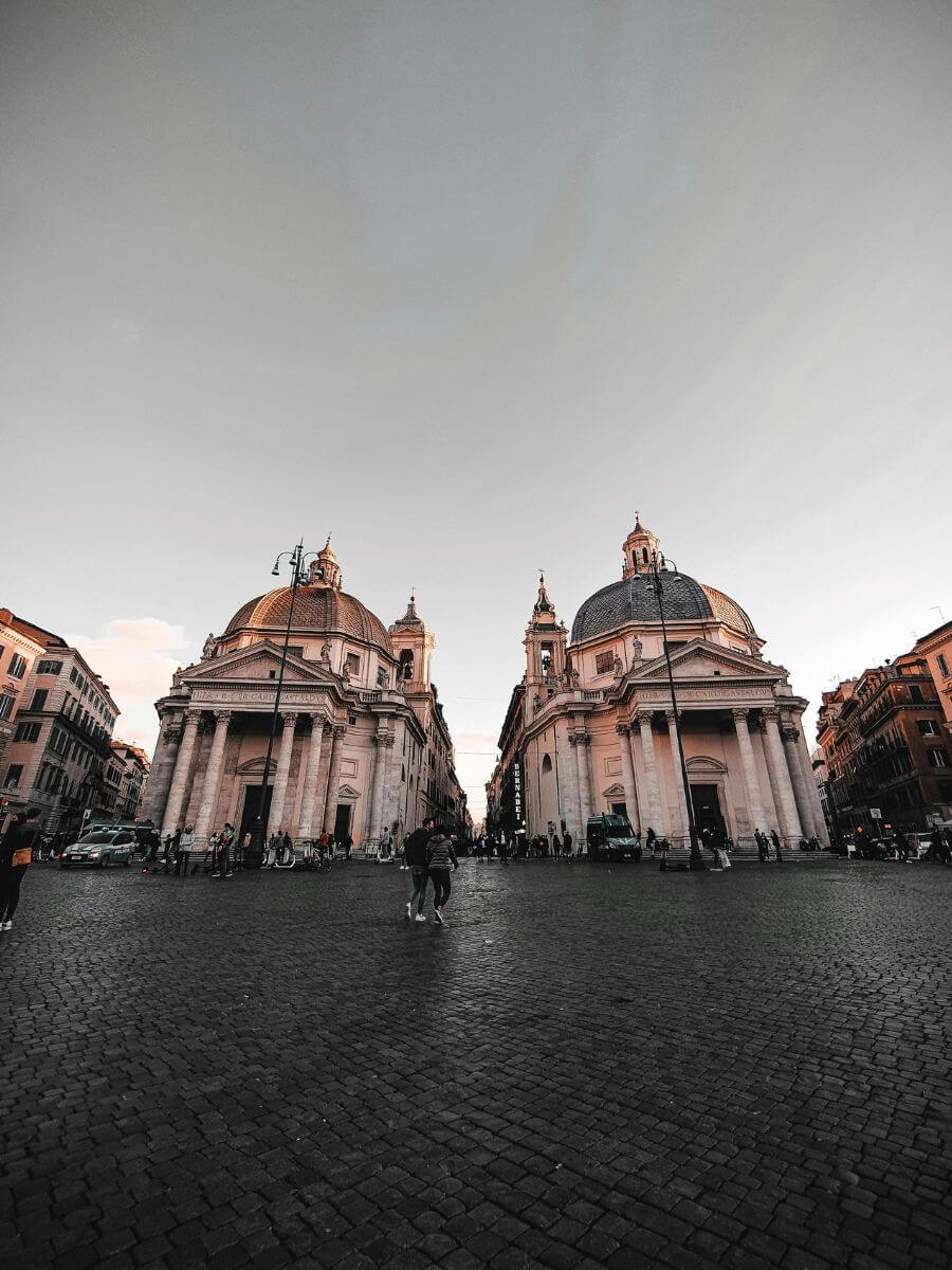 Les églises jumelles Santa Maria dei Miracoli et Santa Maria in Montesanto